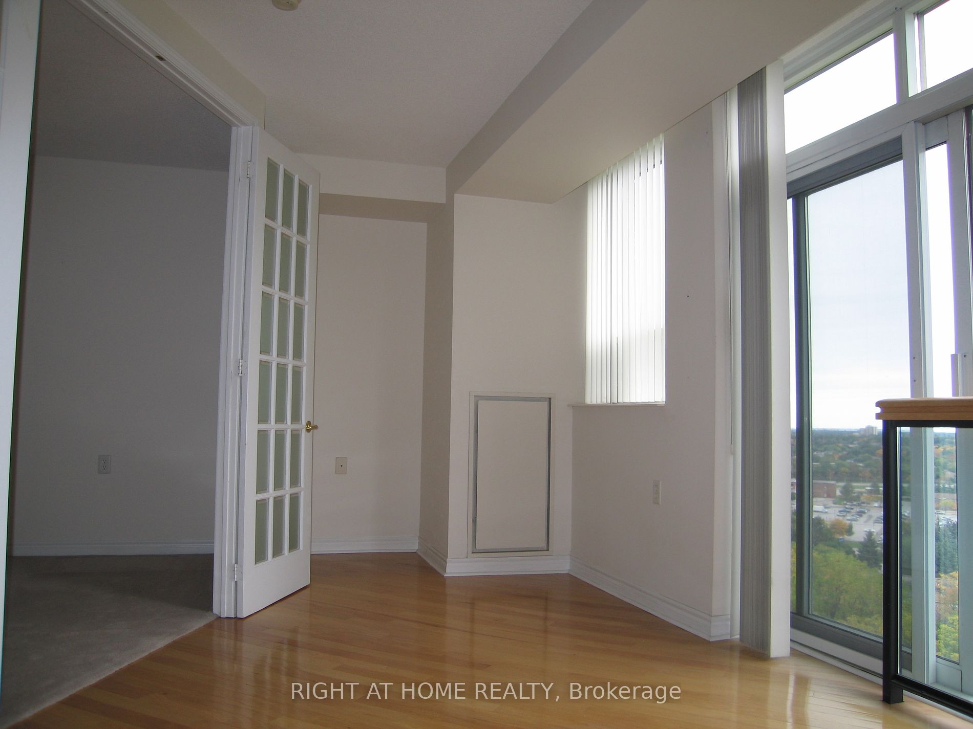 200 E Burnhamthorpe Rd 1506