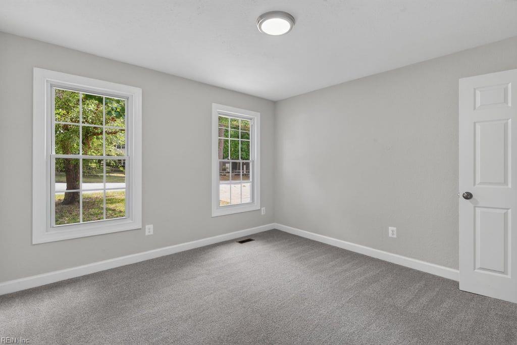 112 W Rexford Drive