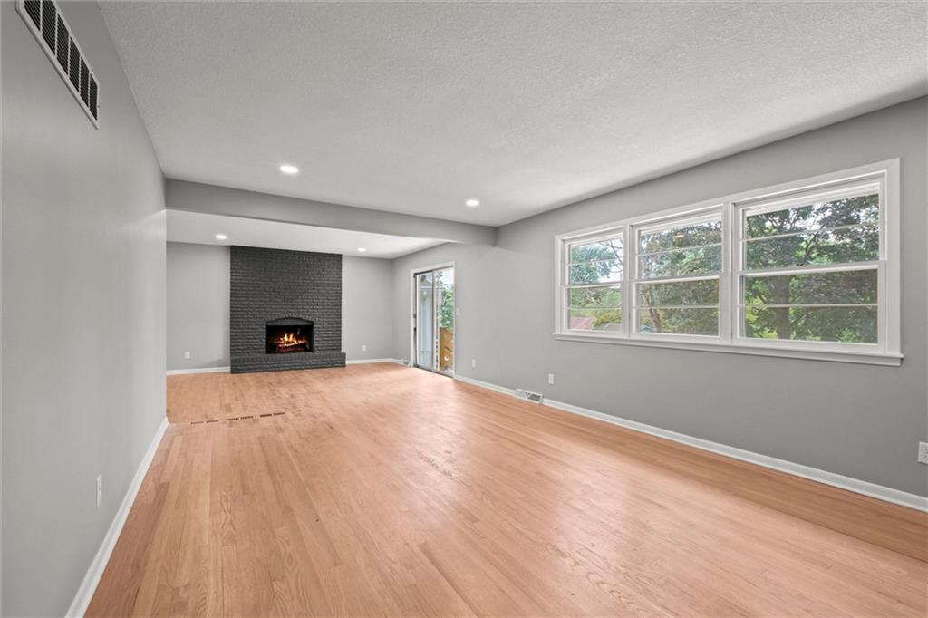 6100 Englewood Avenue