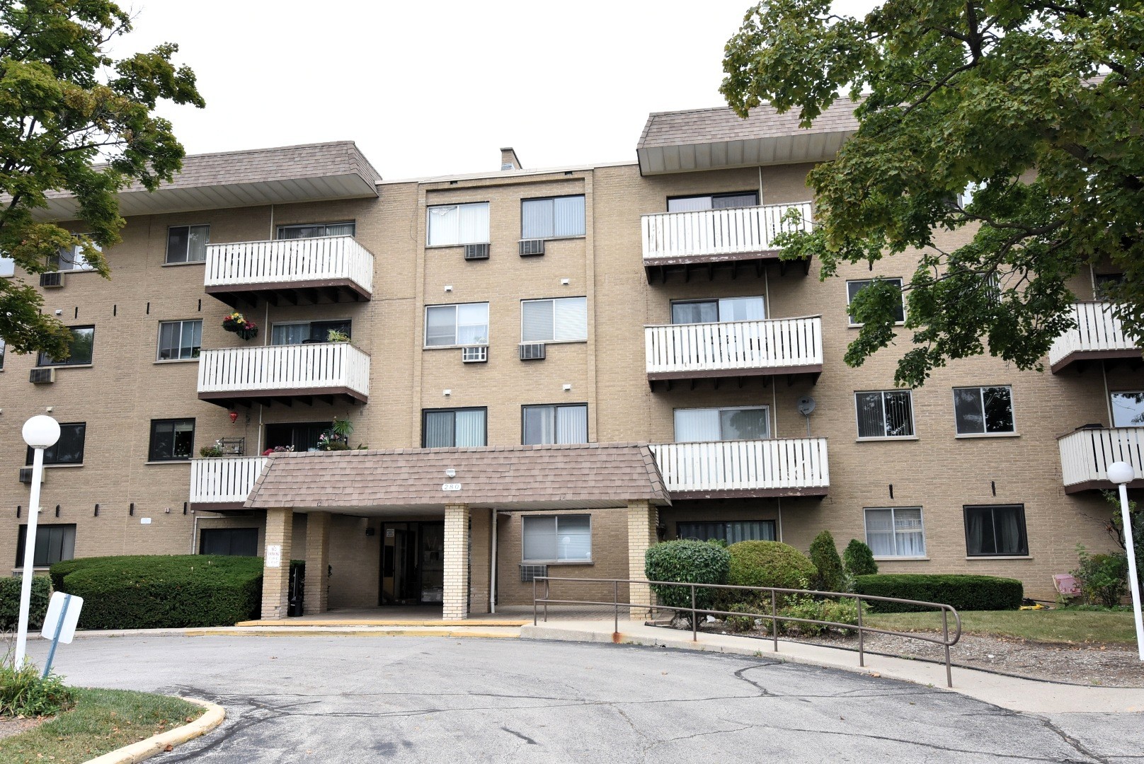 Sun-Filled South-Facing 1st-Floor Condo! Spacious open-concept floor plan with hardwood floors throughout. Updated kitchen features American Woodmark soft-close cabinets and Whirlpool stainless steel appliances. Kitchen and bath updated in 2015; circuit breakers in 2021. Private patio, ample storage, and convenient parking and laundry access. Low assessments include heat, water, and gas. Enjoy the on-site pool, pond, and clubhouse, plus a prime location near Metra, restaurants, and shopping. One assigned parking space included, with an option for a second. Don't miss this opportunity!