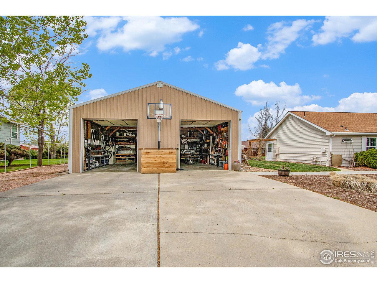 121 Victoria Dr