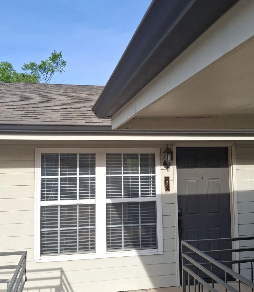 1802 Jackson Ave W #180