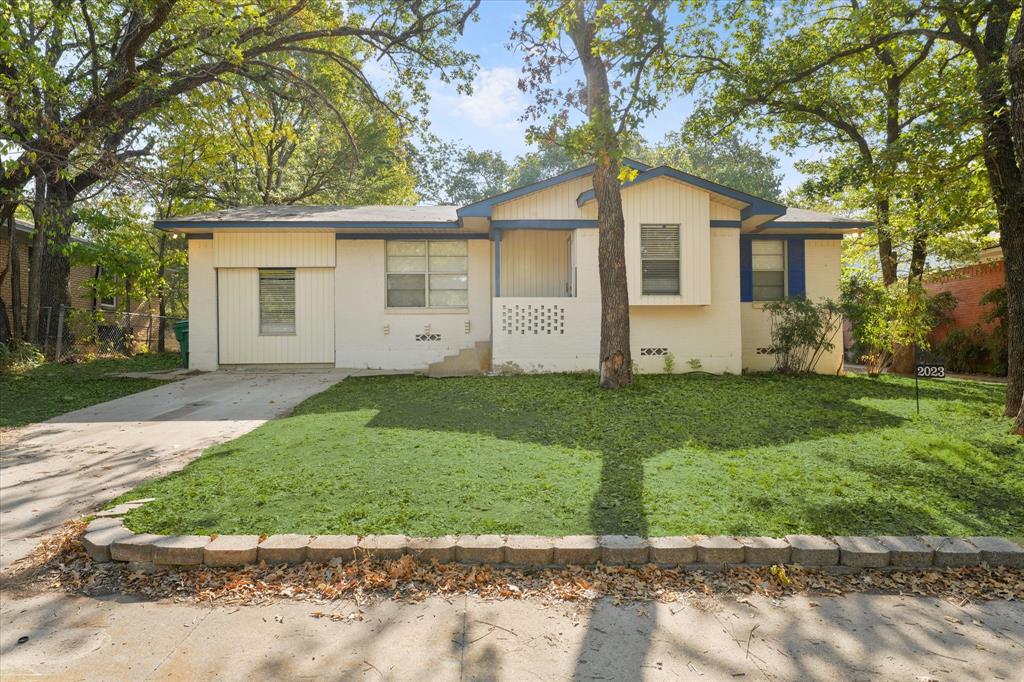 2023 Mercedes Road