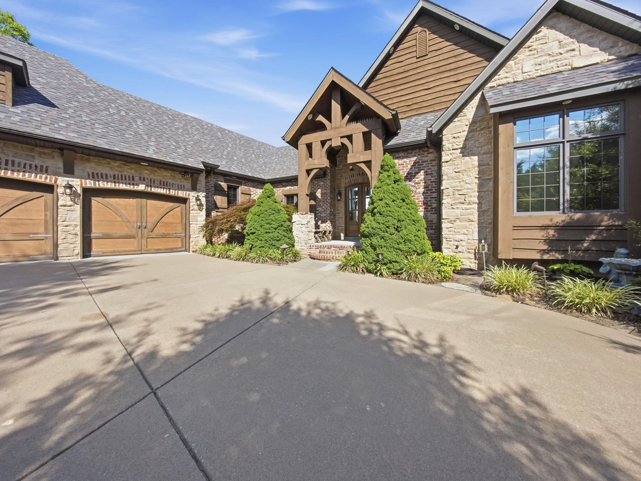 3142 W Cedarbluff Drive