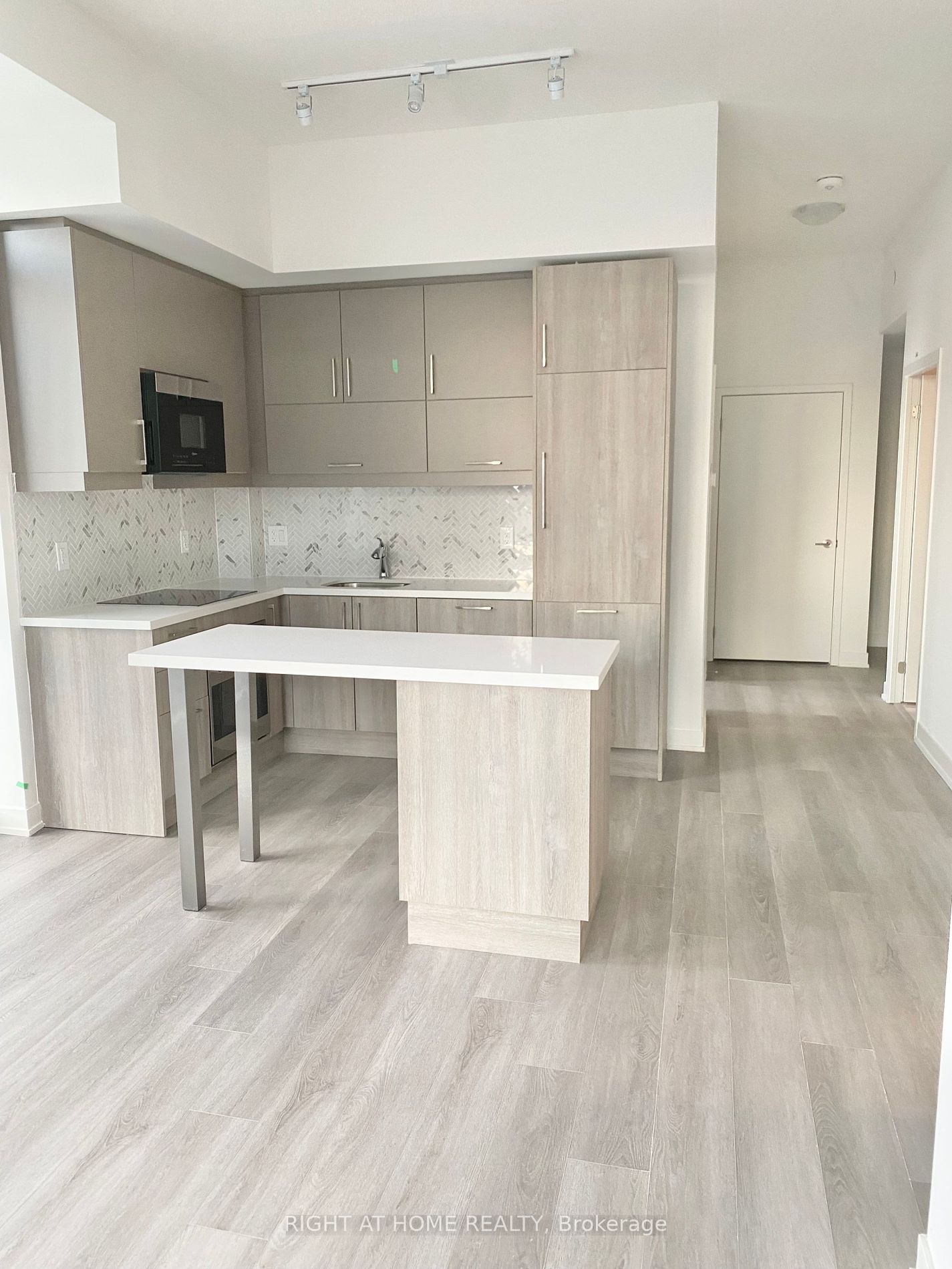 8119 Birchmount Rd 1027