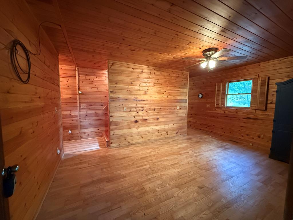 102 Overland Trail