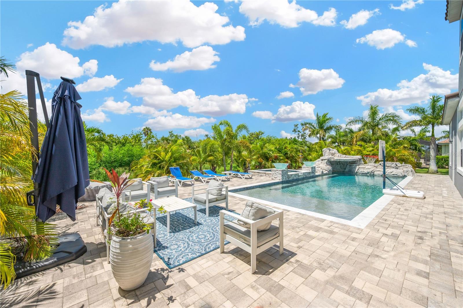 832 Manns Harbor Drive