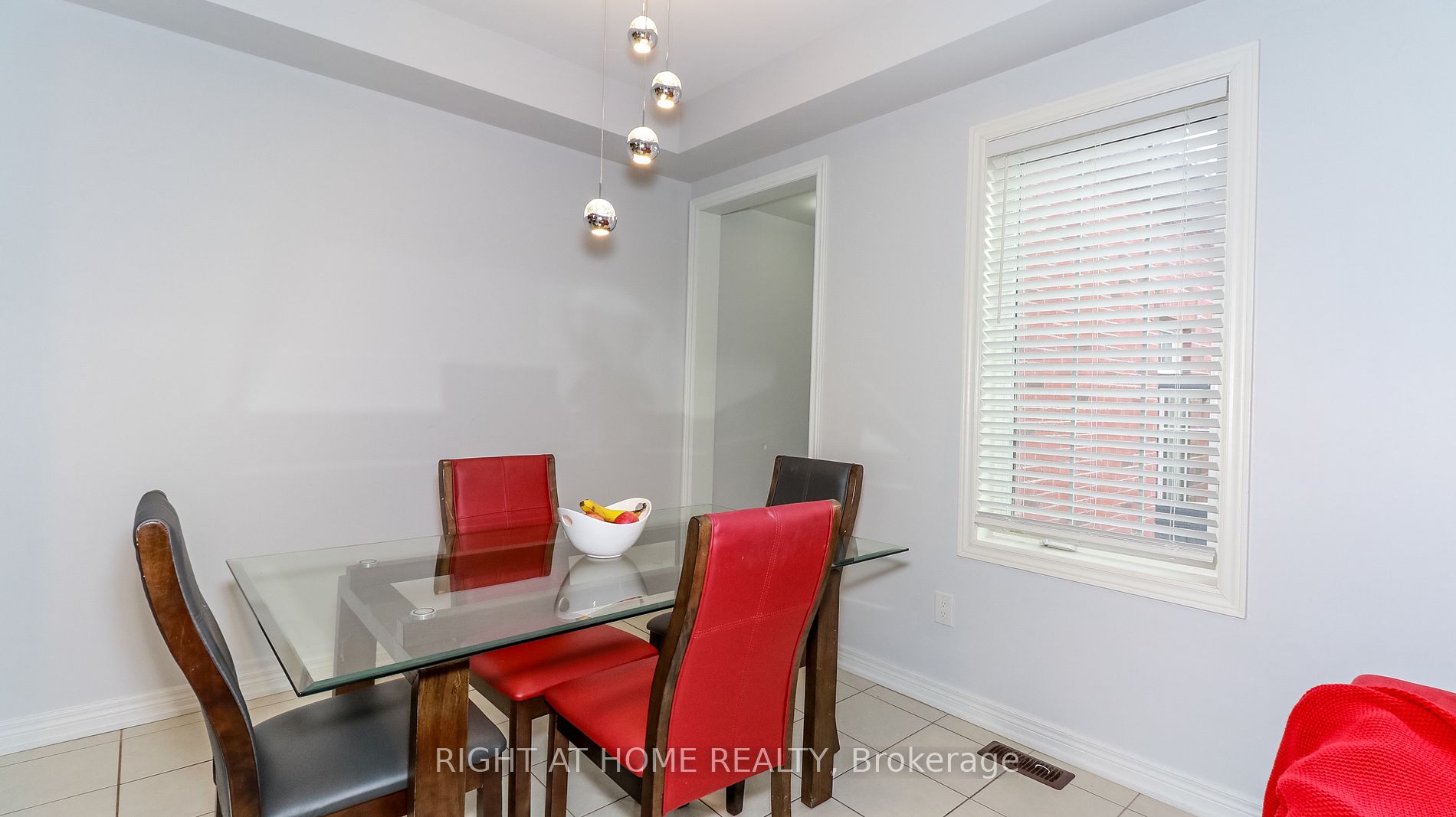 23 W Beechborough Cres
