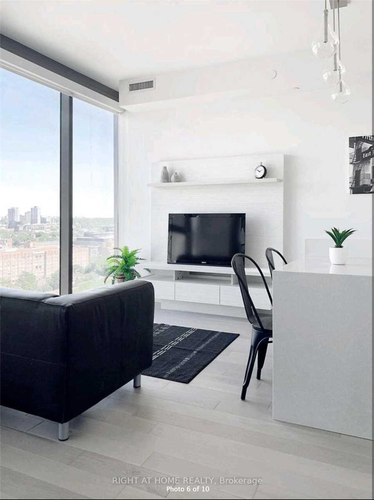 16 W Bonnycastle St 1503