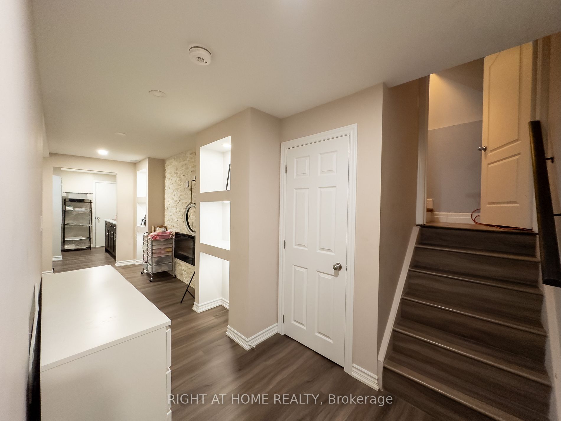 30 Pauline Cres 6