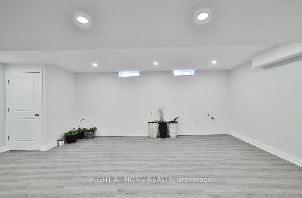 60 Maple Fields Circ
