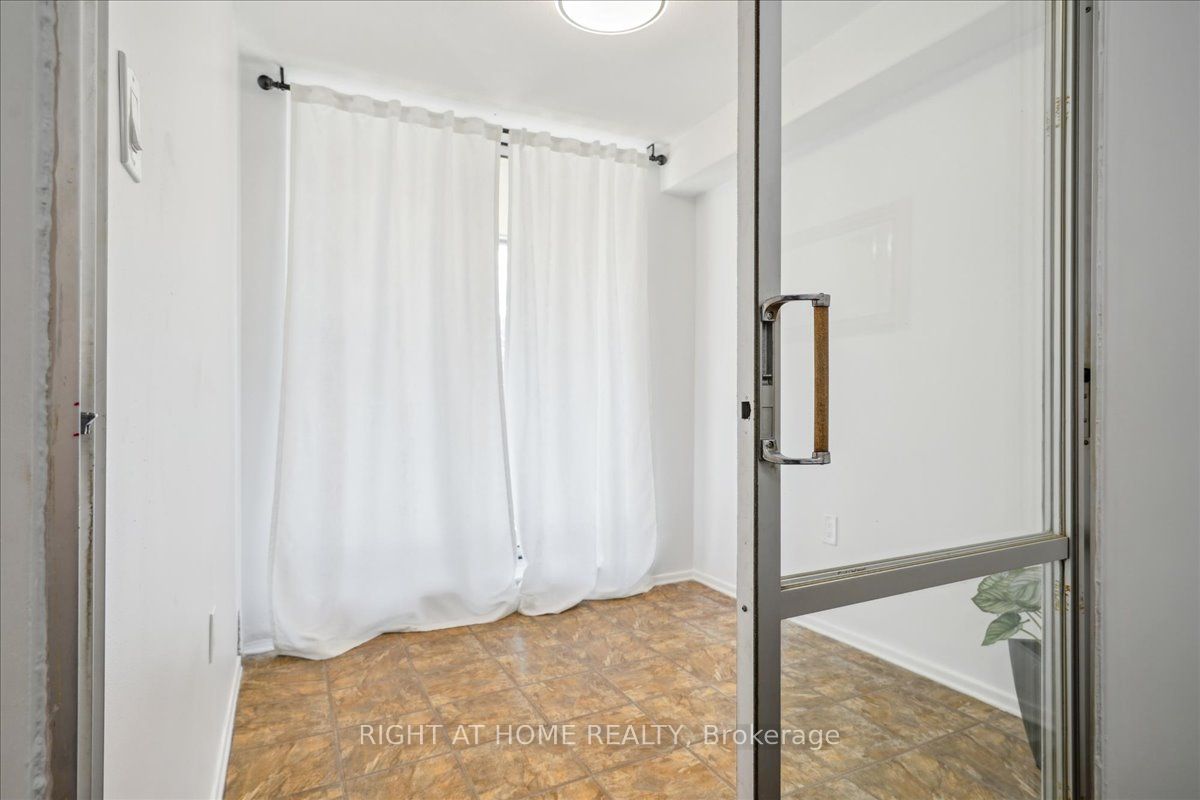 15 La Rose Ave 115