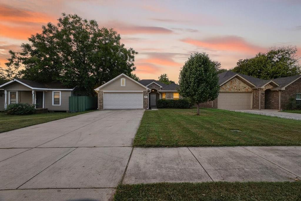 This charming 3-bedroom, 2-bathroom home offers 1,570 square feet of comfortable living in a highly convenient Fort Worth location. With quick access to I-30 and the Chisholm Trail Tollway, you’ll be just minutes from the best the city has to offer. Enjoy nearby shopping and dining at The Shops at Clearfork, Whole Foods, Trader Joe’s, Central Market, and REI, or spend weekends at Ridglea Country Club, the Fort Worth Zoo, and the renowned Cultural District featuring the Modern and Kimbell Art Museums. TCU is only 4.4 miles away, with trendy destinations like Near Southside and South Main just a short drive away.
Inside, the open floor plan is ideal for both everyday living and entertaining. The eat-in kitchen flows seamlessly into the living area, creating a bright and welcoming space. The spacious primary suite features an en suite bath and a large walk-in closet, while the oversized secondary bedroom boasts expansive windows that fill the room with natural light.
Perfectly located near shopping, dining, entertainment, and cultural attractions, this home blends comfort with convenience in the heart of all Fort Worth has to offer.
