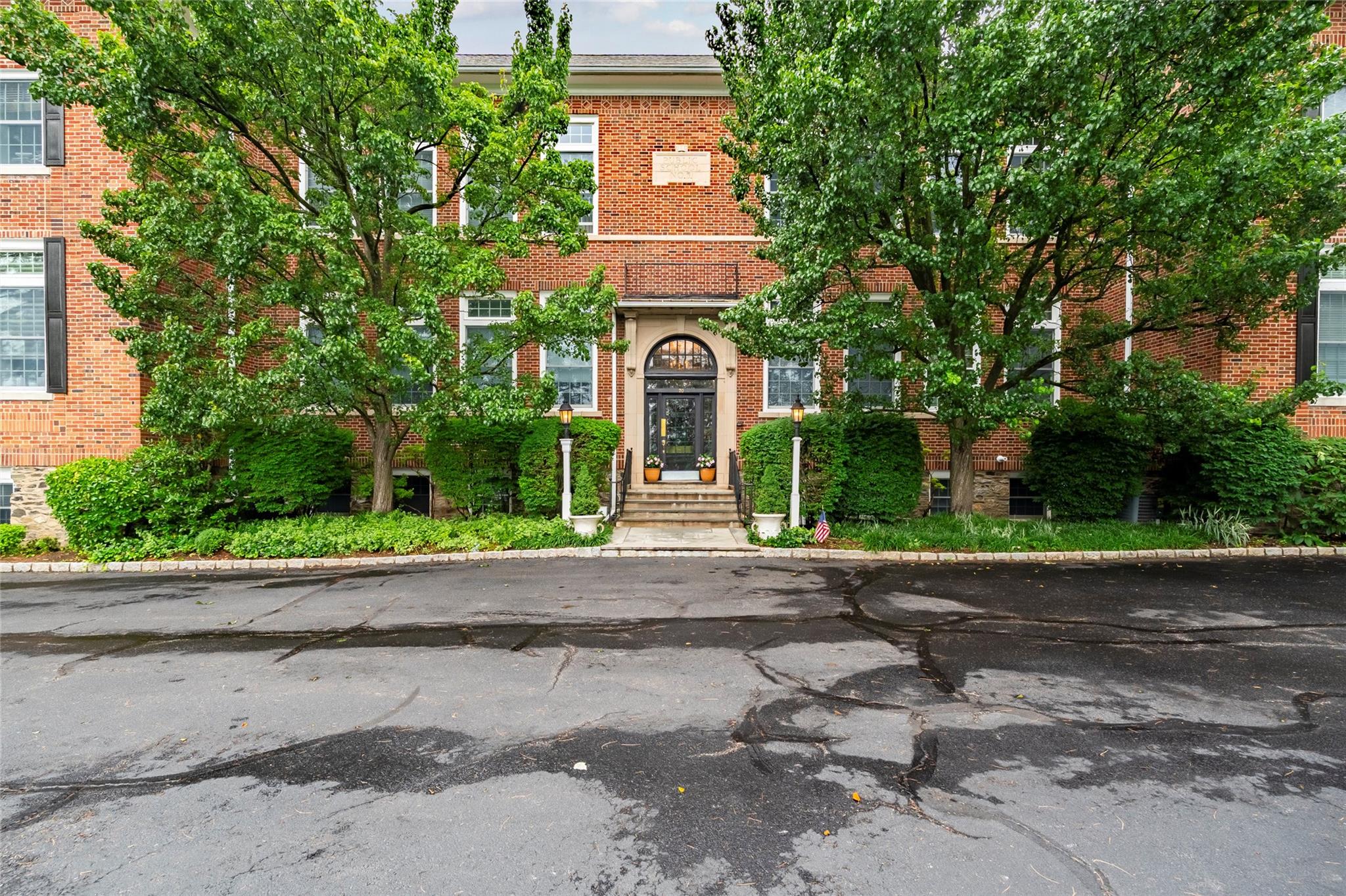 Luxury Loft Living in the Heart of Armonk
Experience refined living in this stunning 1-bedroom loft apartment, completely renovated in 2025 and located in one of Armonk’s premier buildings. Spanning 1,483 sq ft, this spacious home features an open-concept layout with a cozy fireplace, private balcony, and brand-new high-end kitchen appliances—perfect for entertaining.
The lofted bedroom offers a peaceful retreat with a lavish en-suite master bathroom, featuring a large walk-in shower. A sleek half bath on main floor adds extra convenience, while designer finishes throughout elevate the space.
Additional highlights include three private storage units (two adjacent, one in the basement), a private garage with electric opener, and an extra parking spot.
Located just moments away from Armonk’s finest dining, shopping, and cultural offerings, this is truly a rare opportunity to own a piece of luxury in one of the most sought-after neighborhoods. Whether you choose to move in fully furnished or unfurnished, this home is ready to welcome you. Don’t miss this rare opportunity—schedule your private tour today.