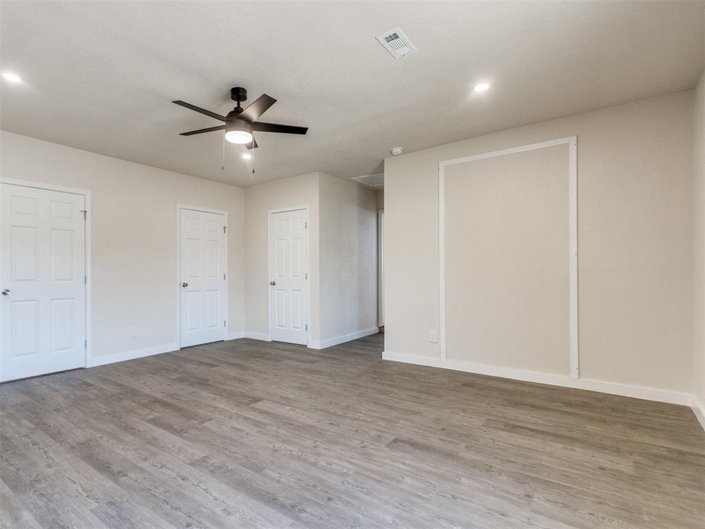 Excellent opportunity to own a 3 bedroom, 2 bathroom home featuring major recent improvements! The property recently had a new roof installed in August 2026, offering significant value. The interior features a comfortable floor plan with great natural light, generous bedroom sizes, ideal home for first time buyers, downsizers, or investors seeking a solid property. Conveniently located near local dining, shopping, and mayor routes. Contact listing agent with questions or to submit offers!