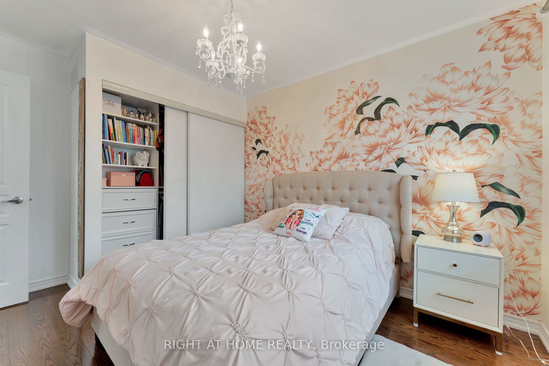 20 Mansard Dr