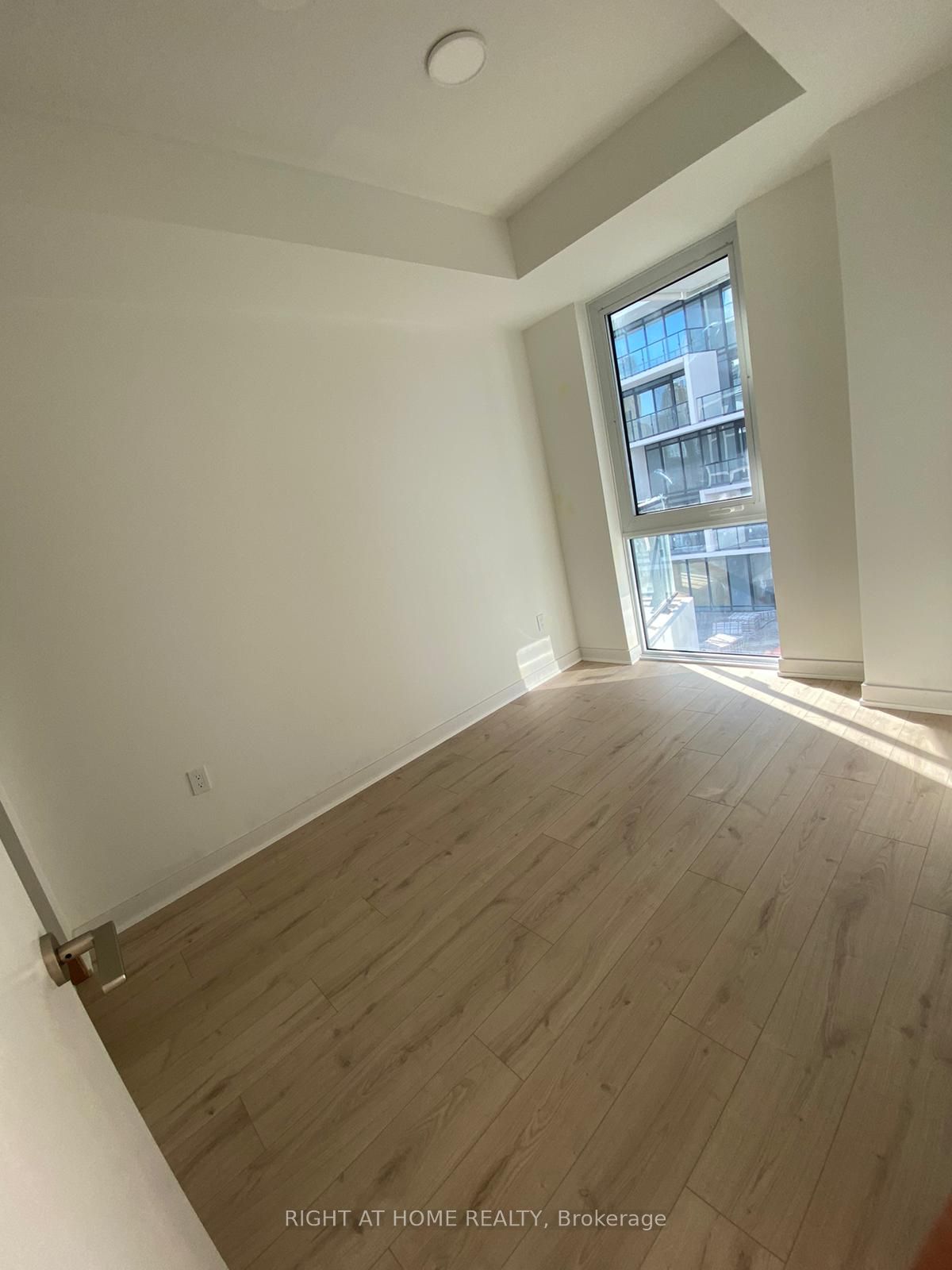 9 Tecumseth St 812