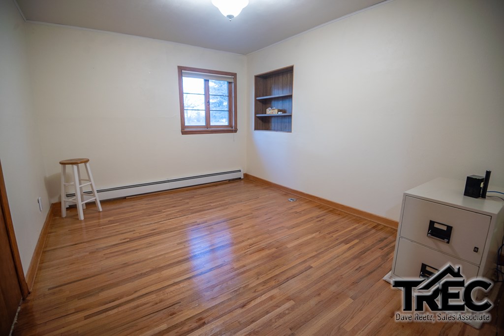77 W Main St