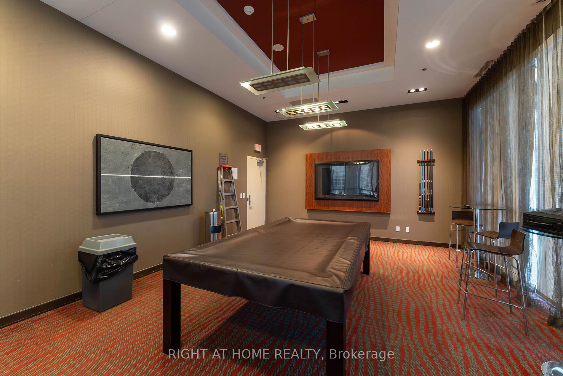 50 Town Centre Crt 1101