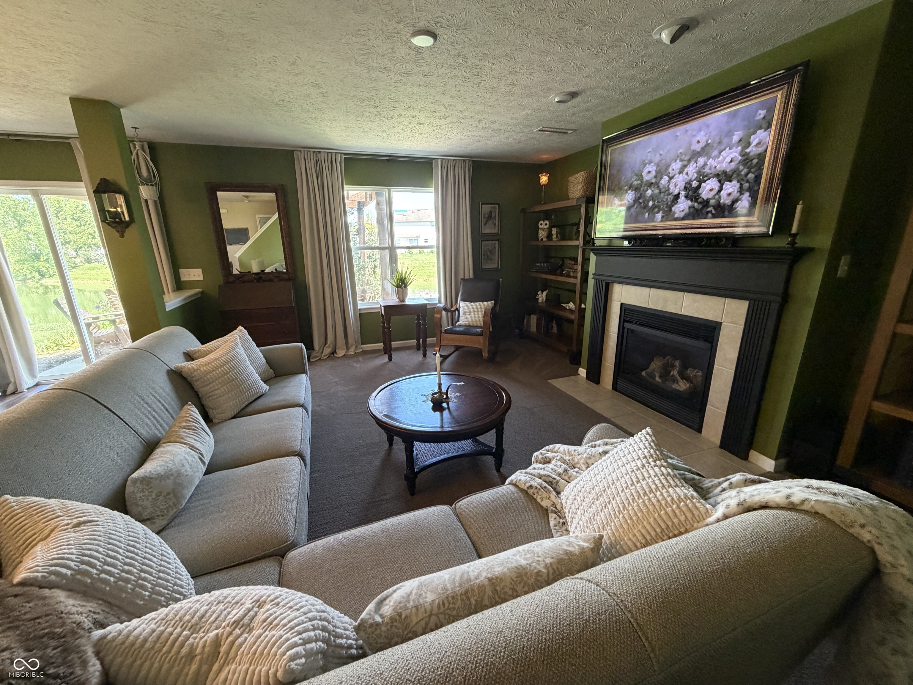 5752 Columbia Circle S