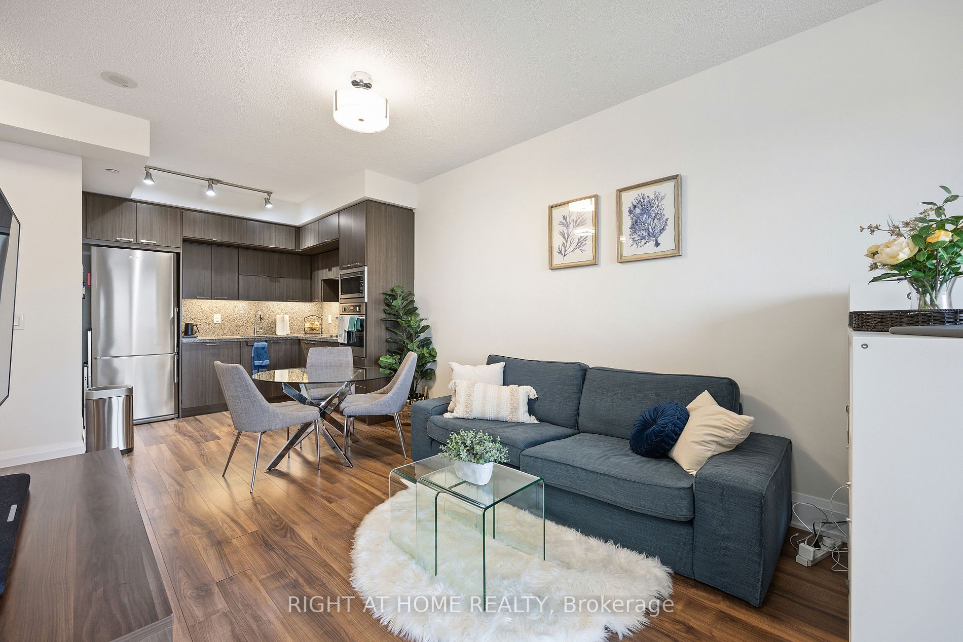 120 Harrison Garden Blvd 908