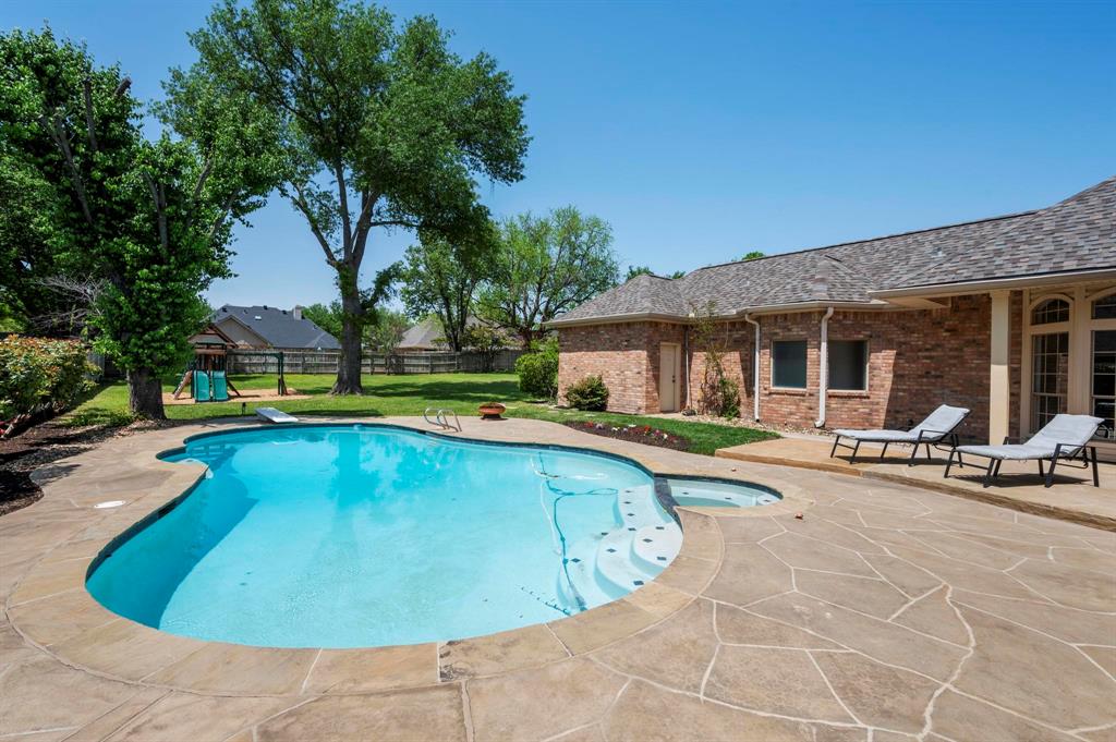4700 Green Oaks Drive