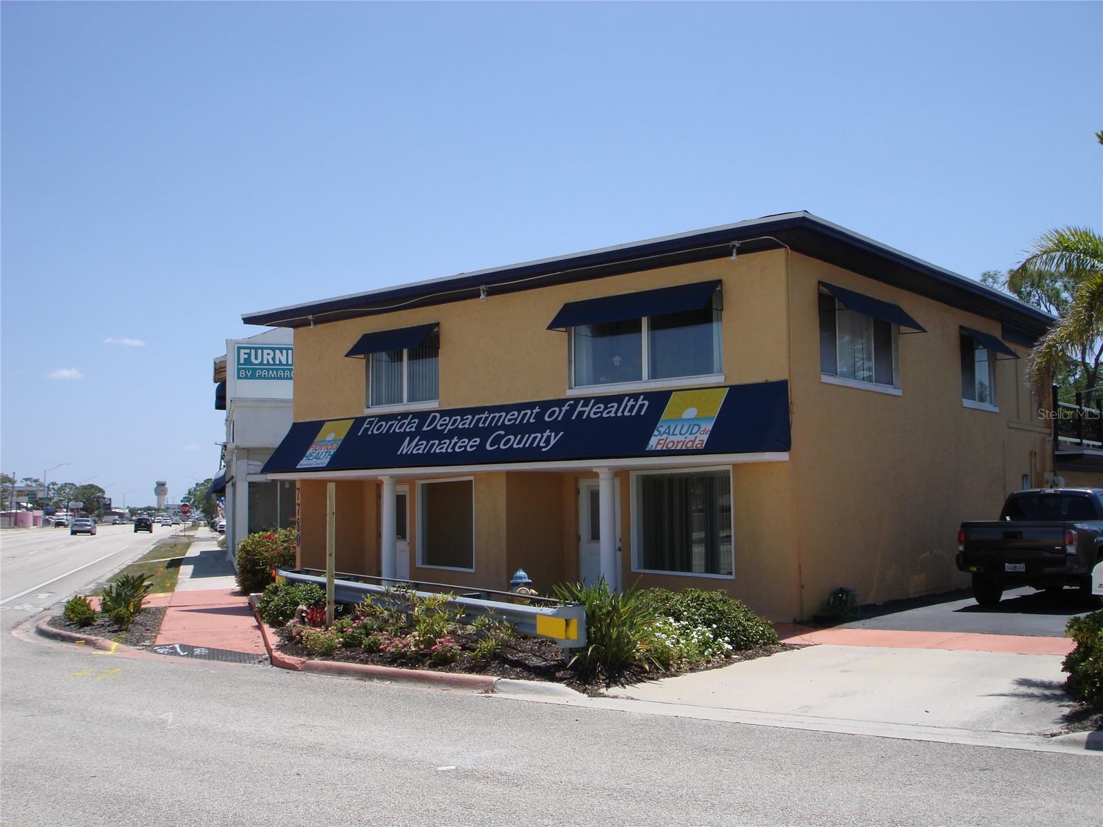 Under contract-accepting backup offers. Mixed Use Commercial Building
Free standing mixed use building with frontage on N. Tamiami Trail. Two story block construction building includes a second floor two bedroom one bath 1,000 sf +/- apartment currently leased through February 2026. The 1,500 sf +/- first floor office consisting of three offices, conference room, receptionist area and an ADA compliant bathroom is currently vacant and also available for lease. Built in 1952 renovated including new roof in 2022. The property is zoned GC and allows for retail sales, business services, medical or professional offices, childcare, medical marijuana dispensary along with other allowed uses. General Commercial District (GC). The purpose of this district is to provide for a variety of retail use and services in free-standing parcels or shopping centers to serve the community's general commercial needs. This district may also facilitate attached dwellings, multifamily residential, and mixed-use (including multi-family residential). There are seven parking spaces, and the annual average daily traffic flow is 39,000 vehicles a day. Perfect for an end user or as an income producing property.