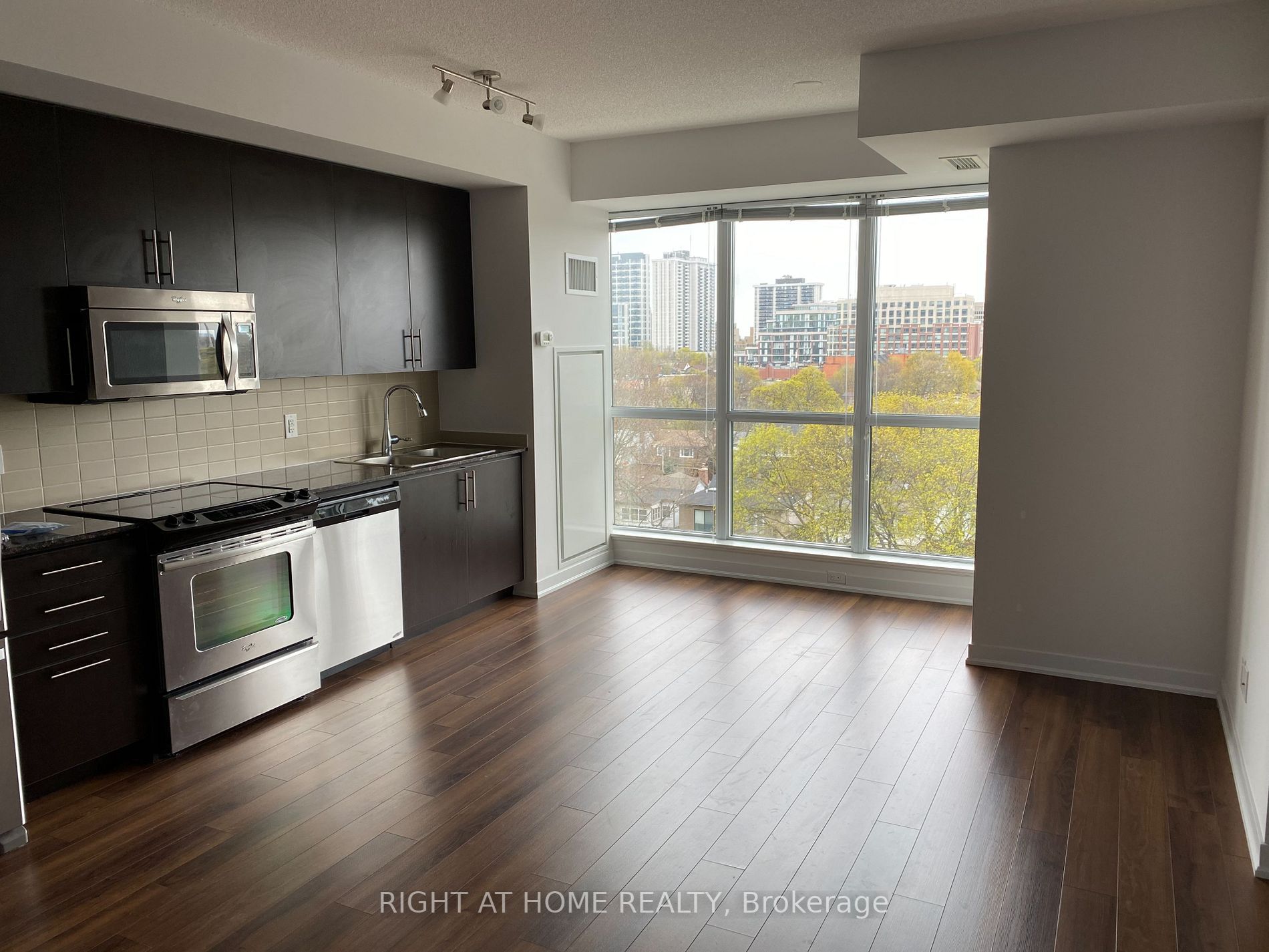 60 Berwick Ave 806