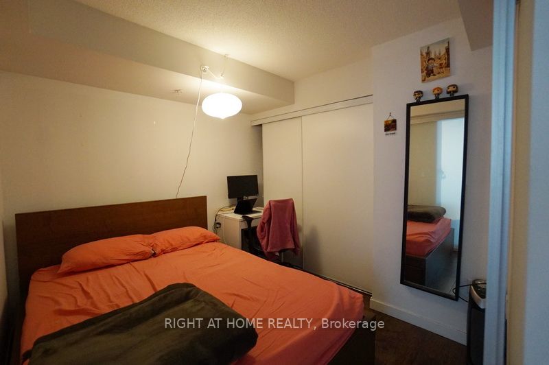36 Lisgar St 722E