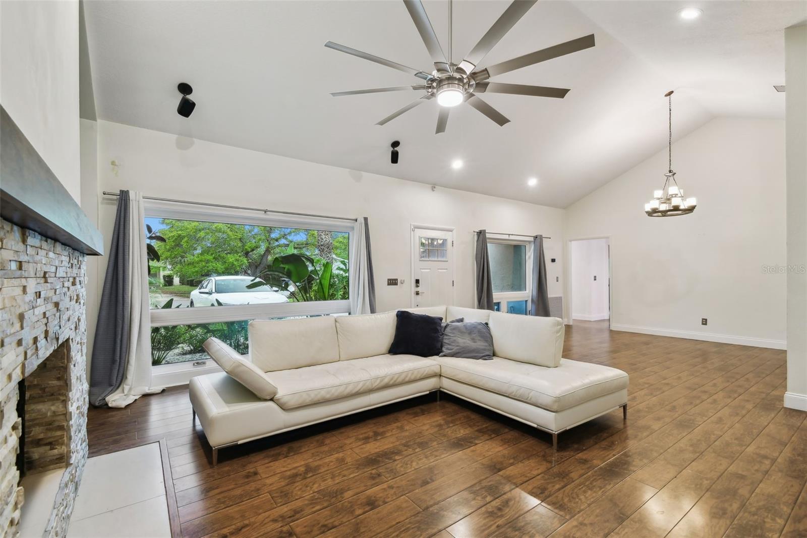 6109 Schooner Way