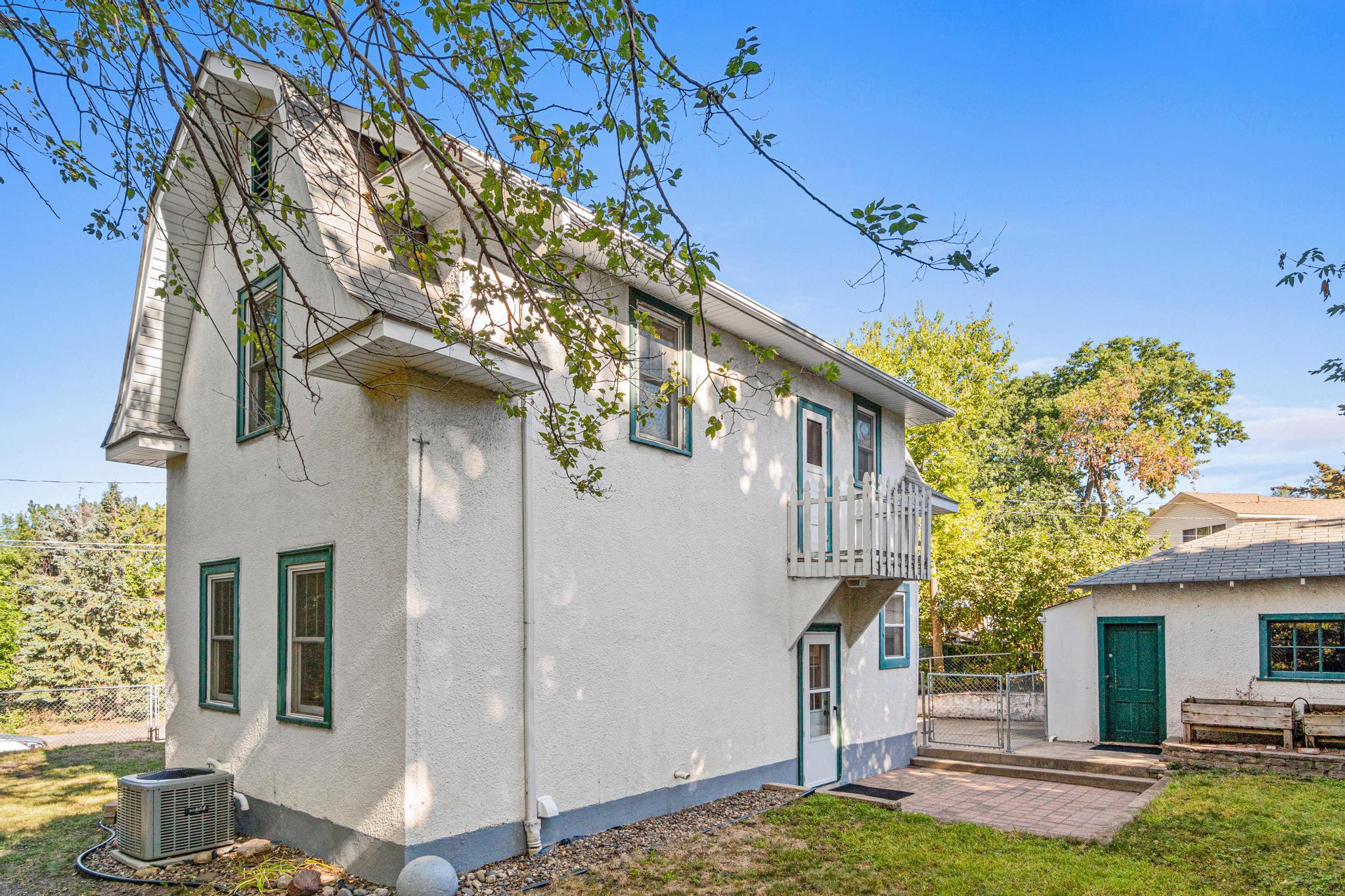 902 Hunt Place