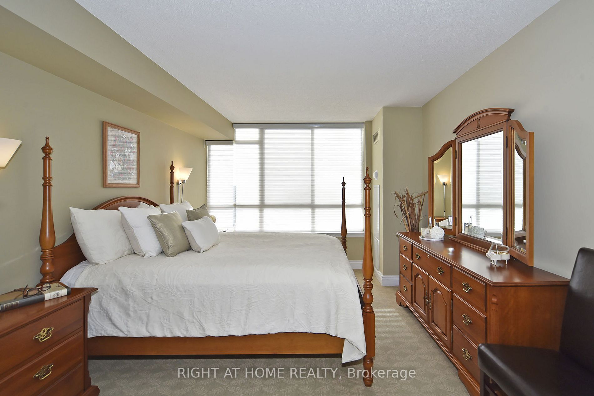 55 Austin Dr 806