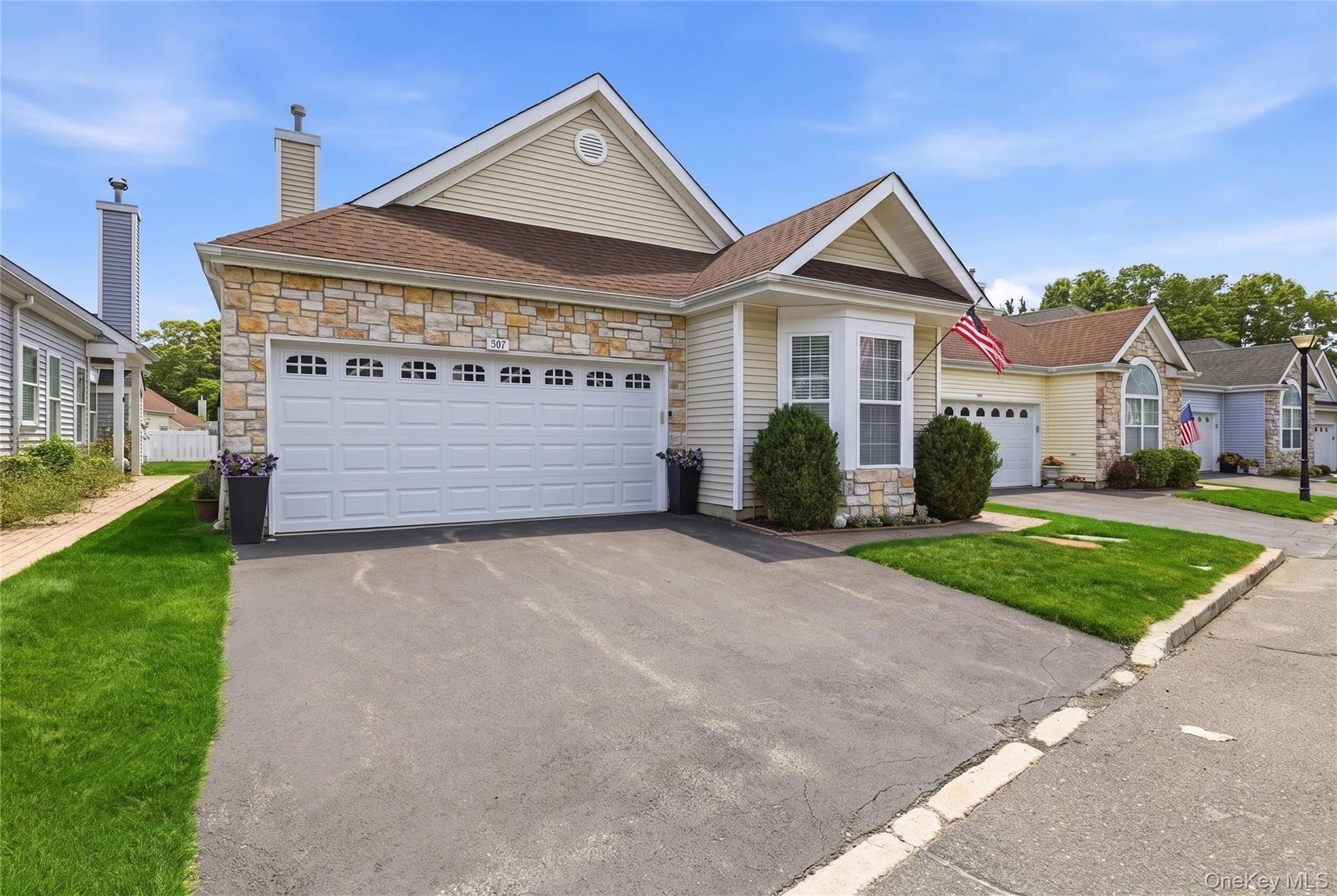 The Beautiful Detached Maidstone Model Is Located In The Desirable Gated Leisure Glen Over 55 Community. This Immaculate Well Maintained Home Has Laminate Flooring, Gas Heating And Cooking, Central Air Conditioning.  Its Vacation Living At Its Best, The Community Offers Tennis, Bocci, Pool, Community Trail, Club House, Fitness Center, Snow Removal And Landscape Maintenance.  It A Must See!