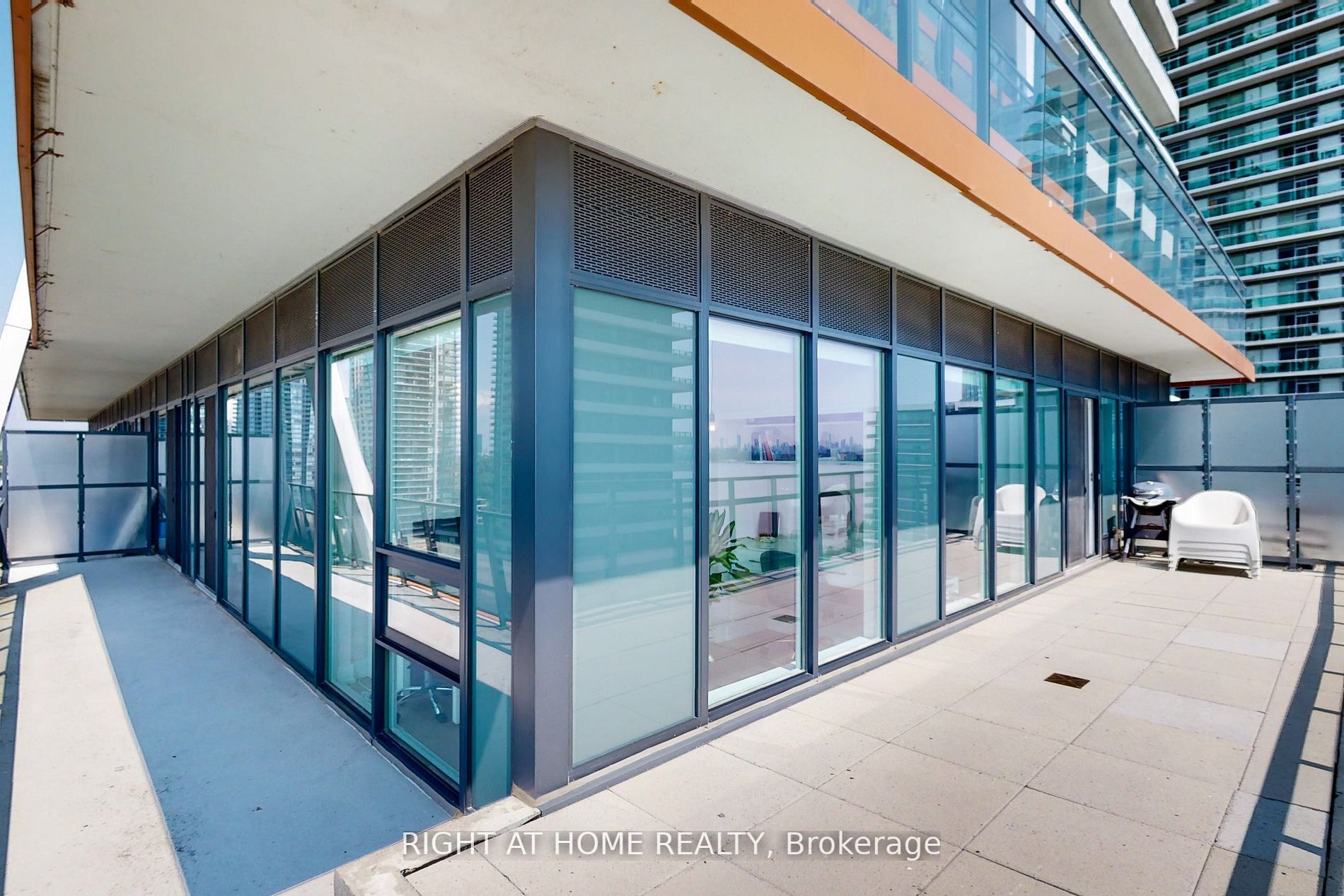 30 Shore Breeze Dr 1318