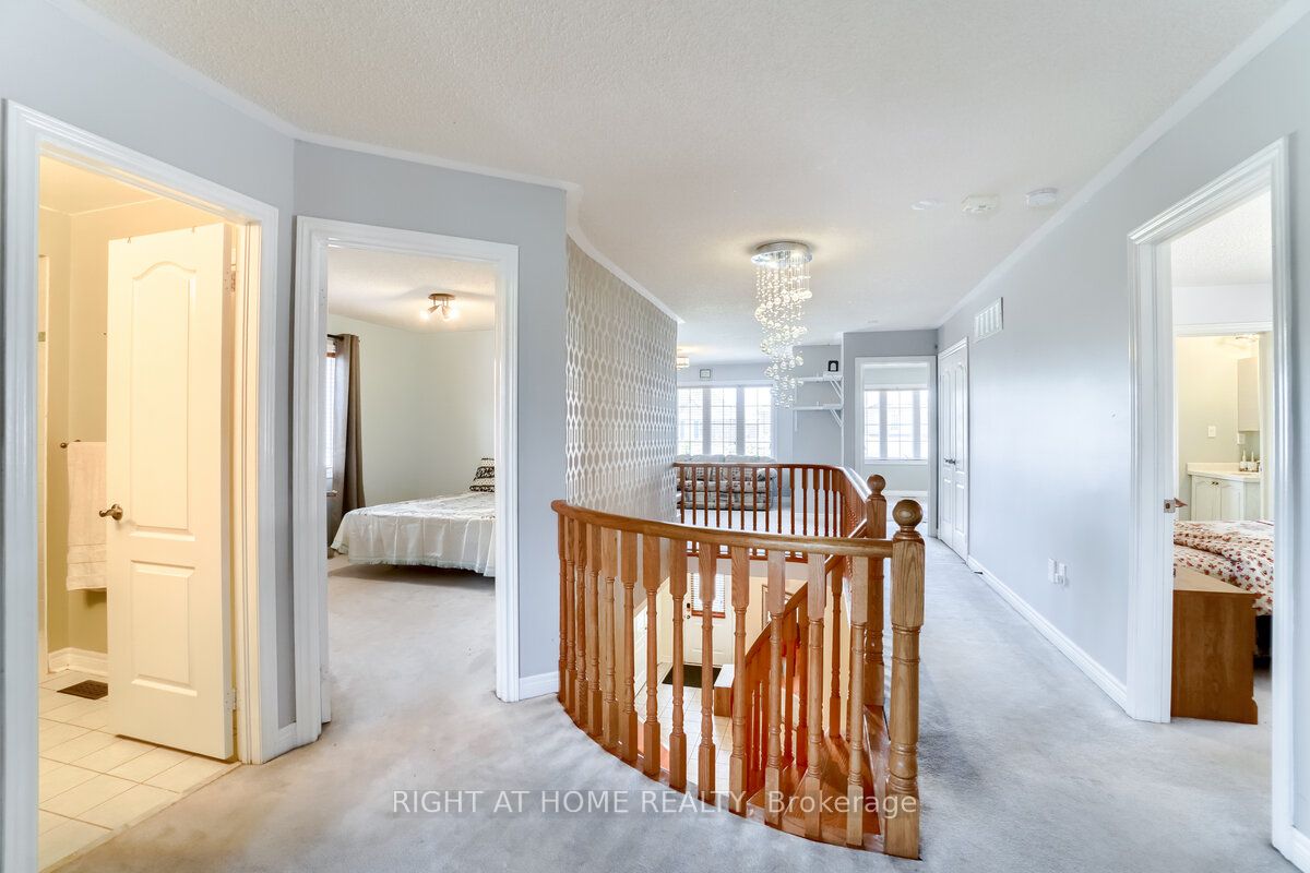 3020 Hawktail Cres L5M 6W3