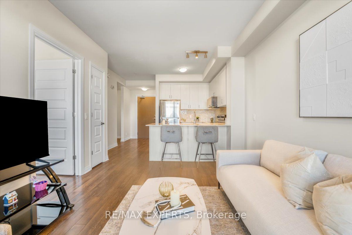 1105 E Leger Way 527