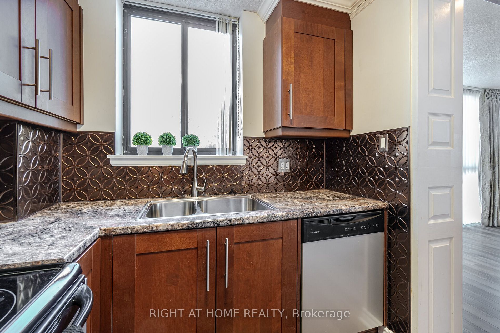 1230 Marlborough Crt 208