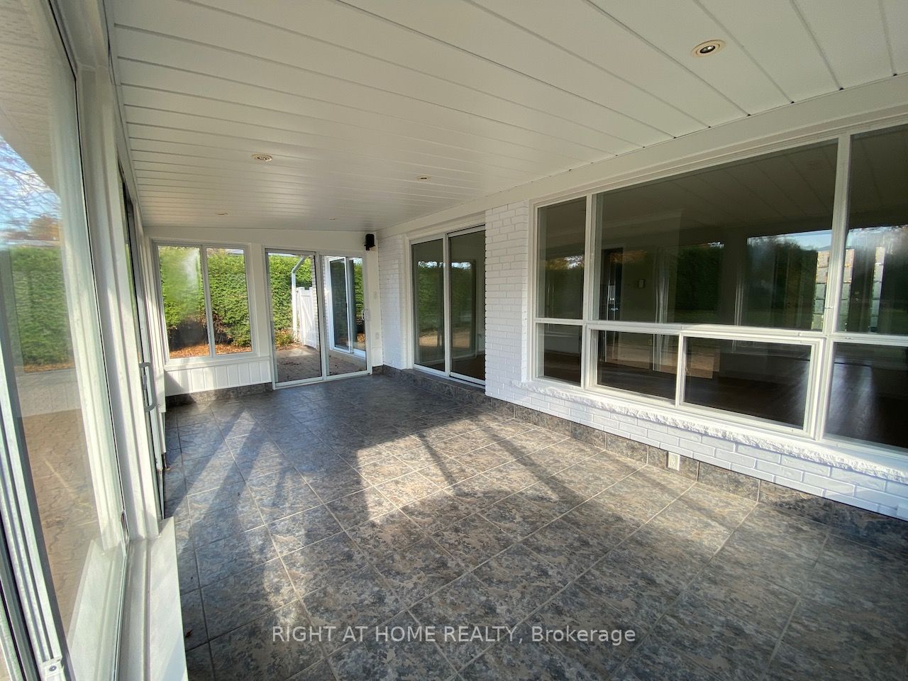 360 Sandlewood Rd