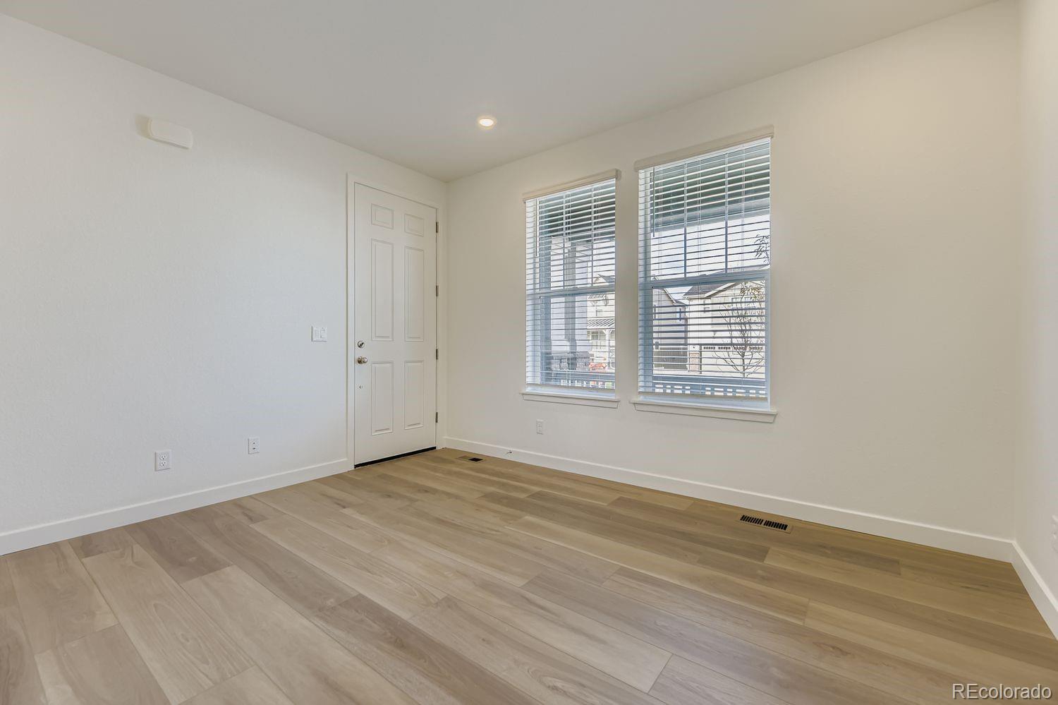 10828 Snowdon Street