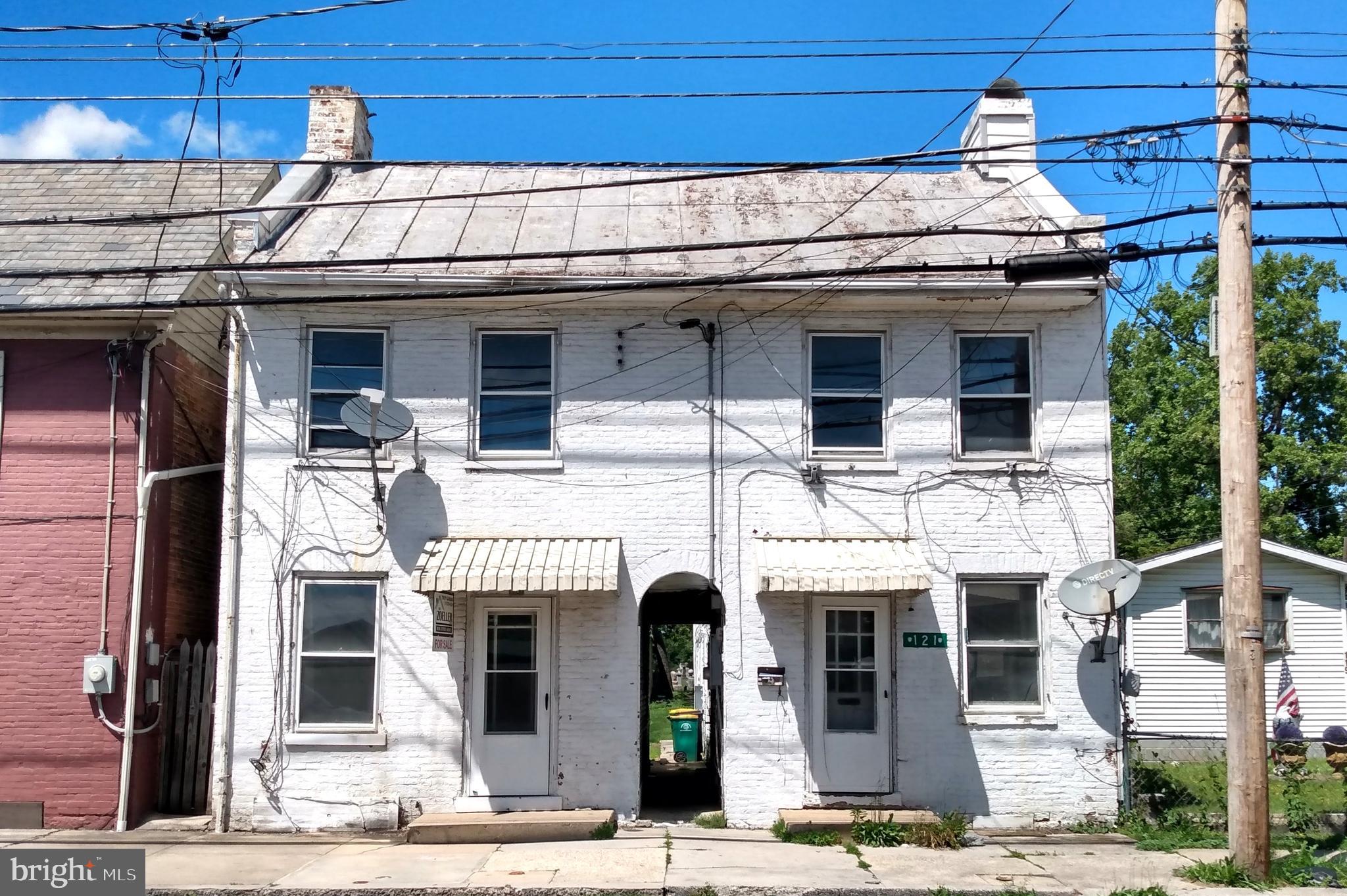 121-123 WKing St  