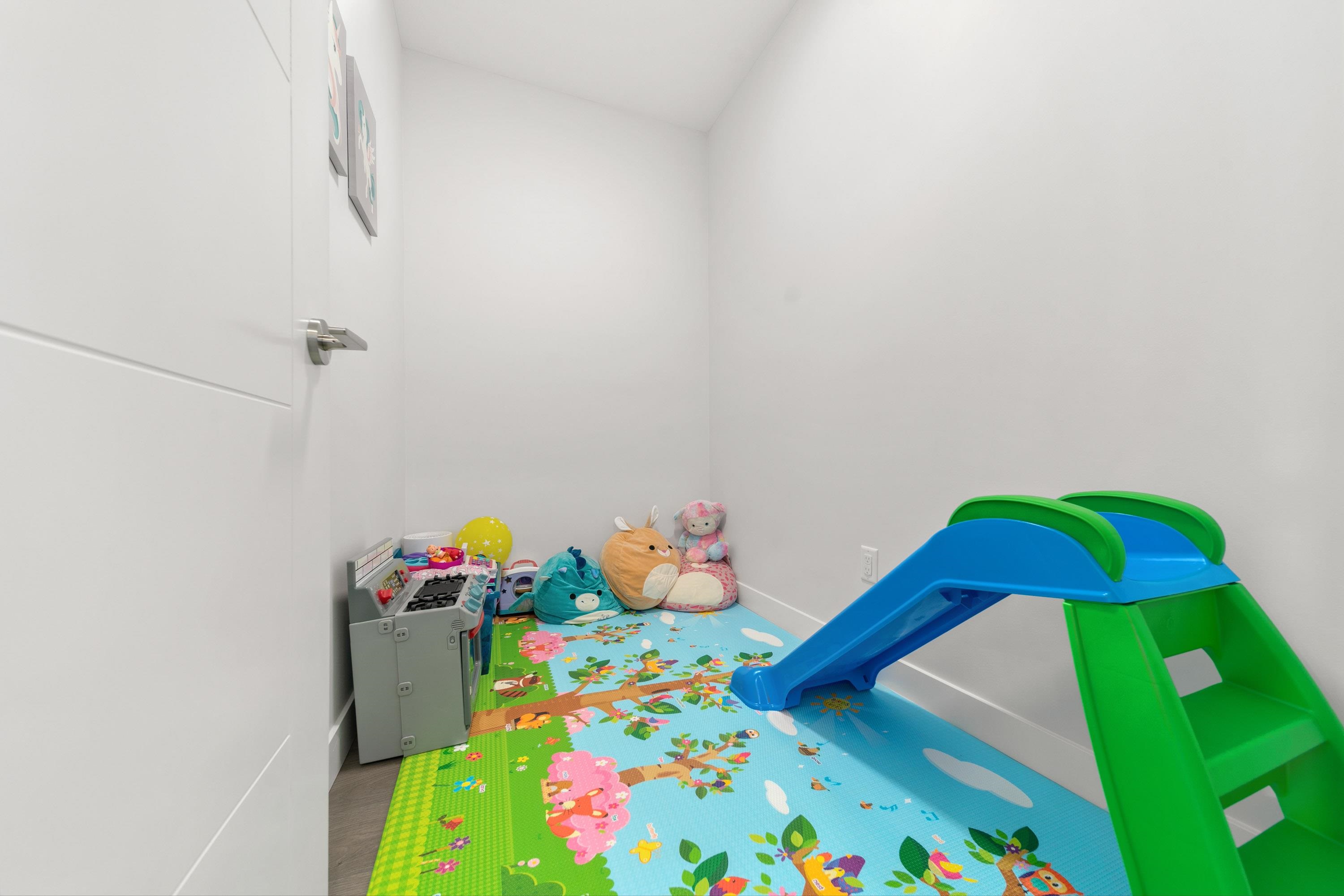 20686 Eastleigh Crescent 414