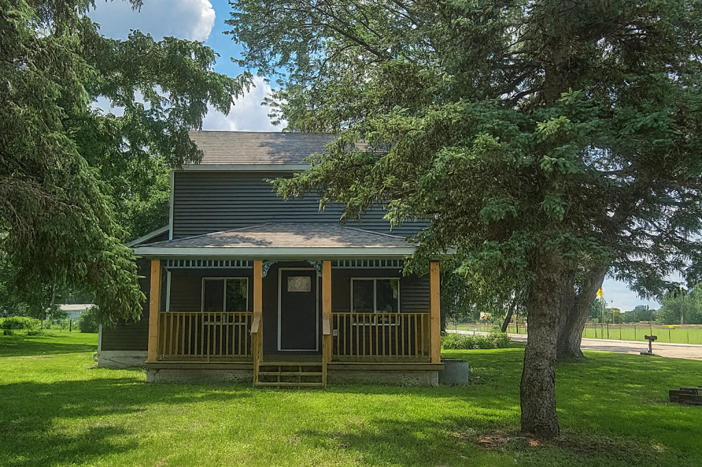 Beautiful corner property fully renovated. 2025 Renovations and features include, but are not limited to roofing, flooring, balcony, walls, kitchen, bathrooms, windows, electrical, plumbing and siding. New appliances