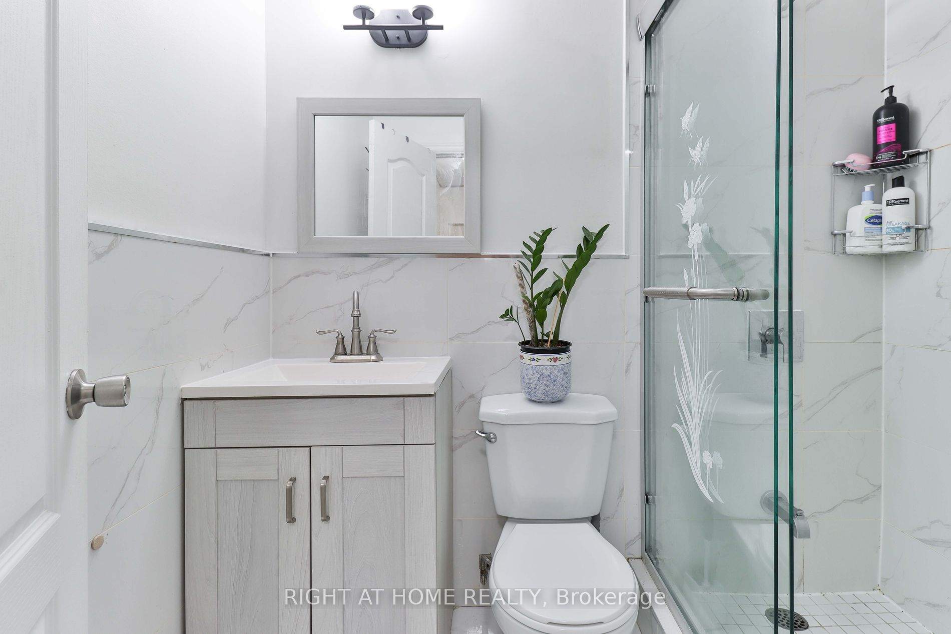 19 London Green Crt 98