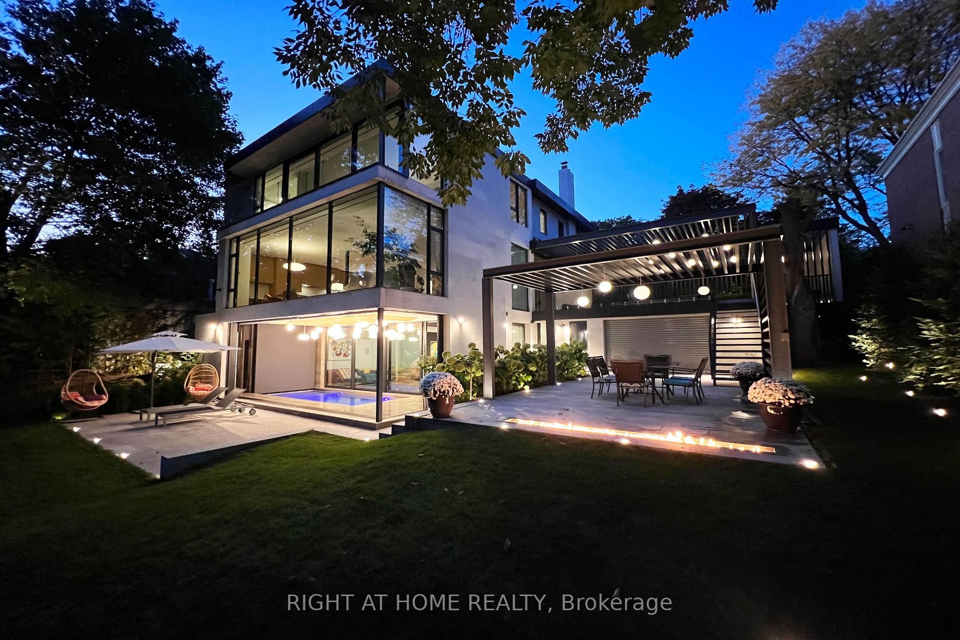 19 Cortleigh Blvd