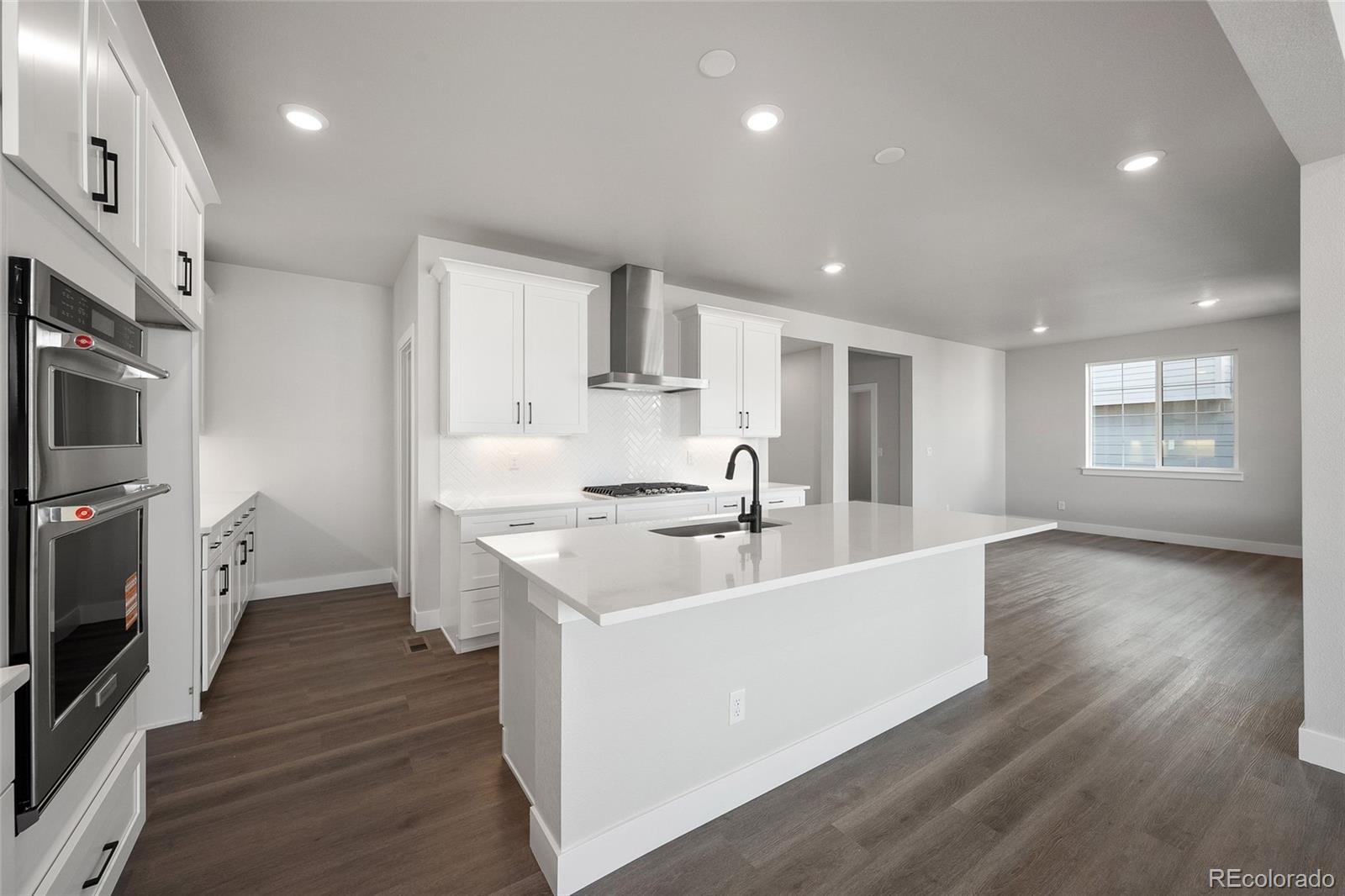 8652 Whiteclover Street