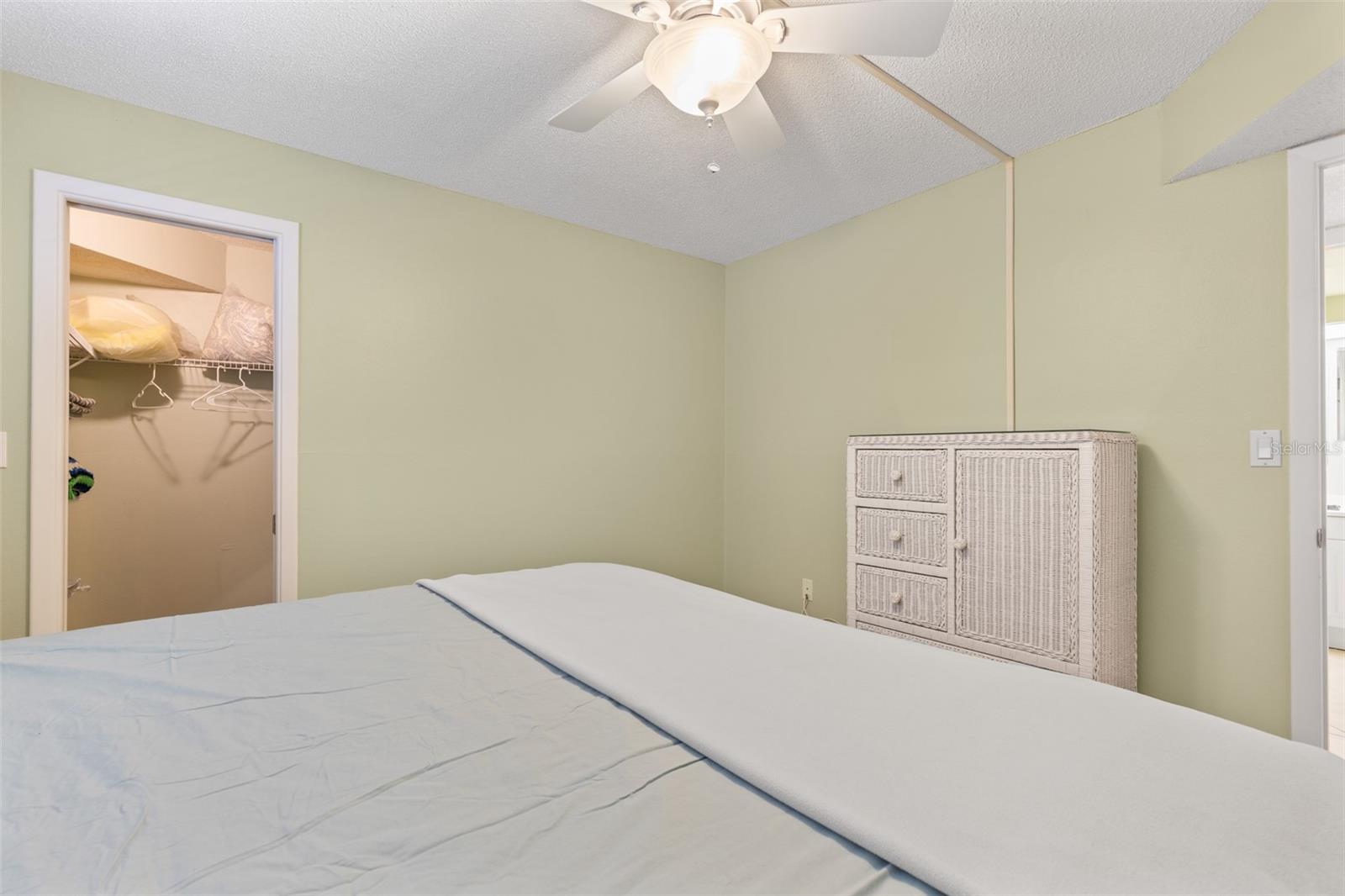 4575 Cove Circle 102