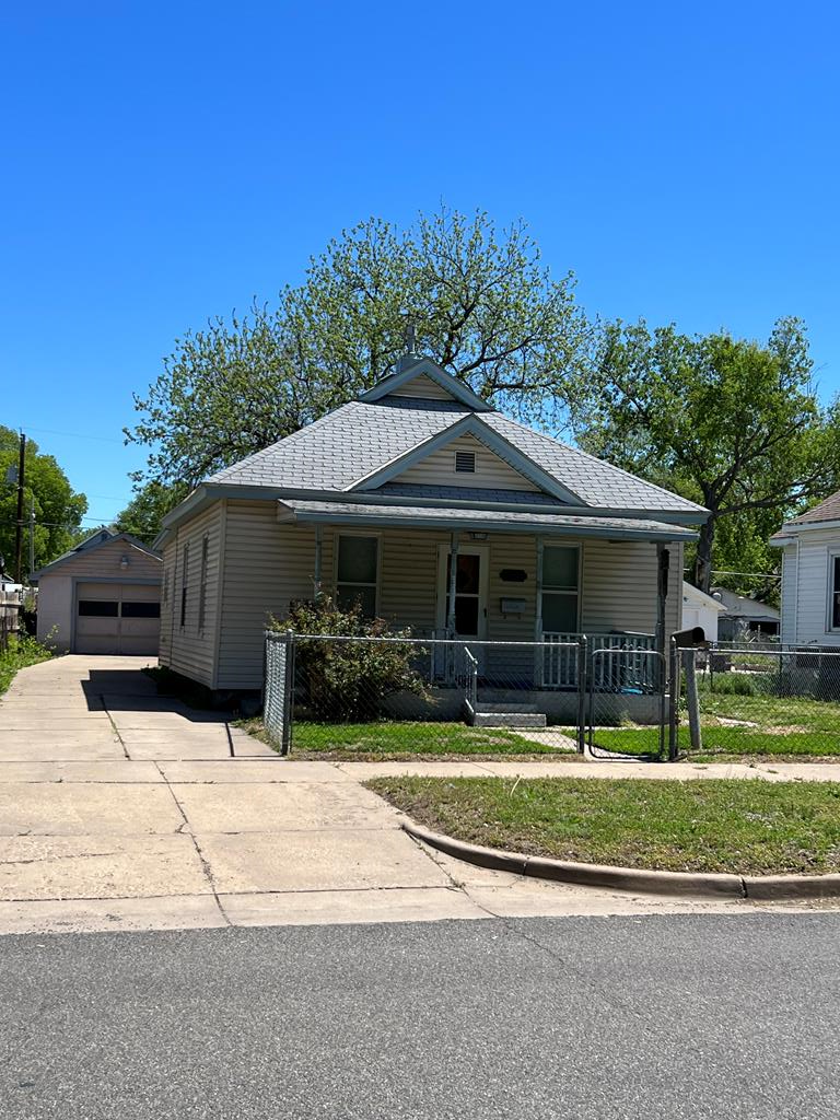 254 N Oakdale Ave.. Salina, Kansas • SalinaHomes