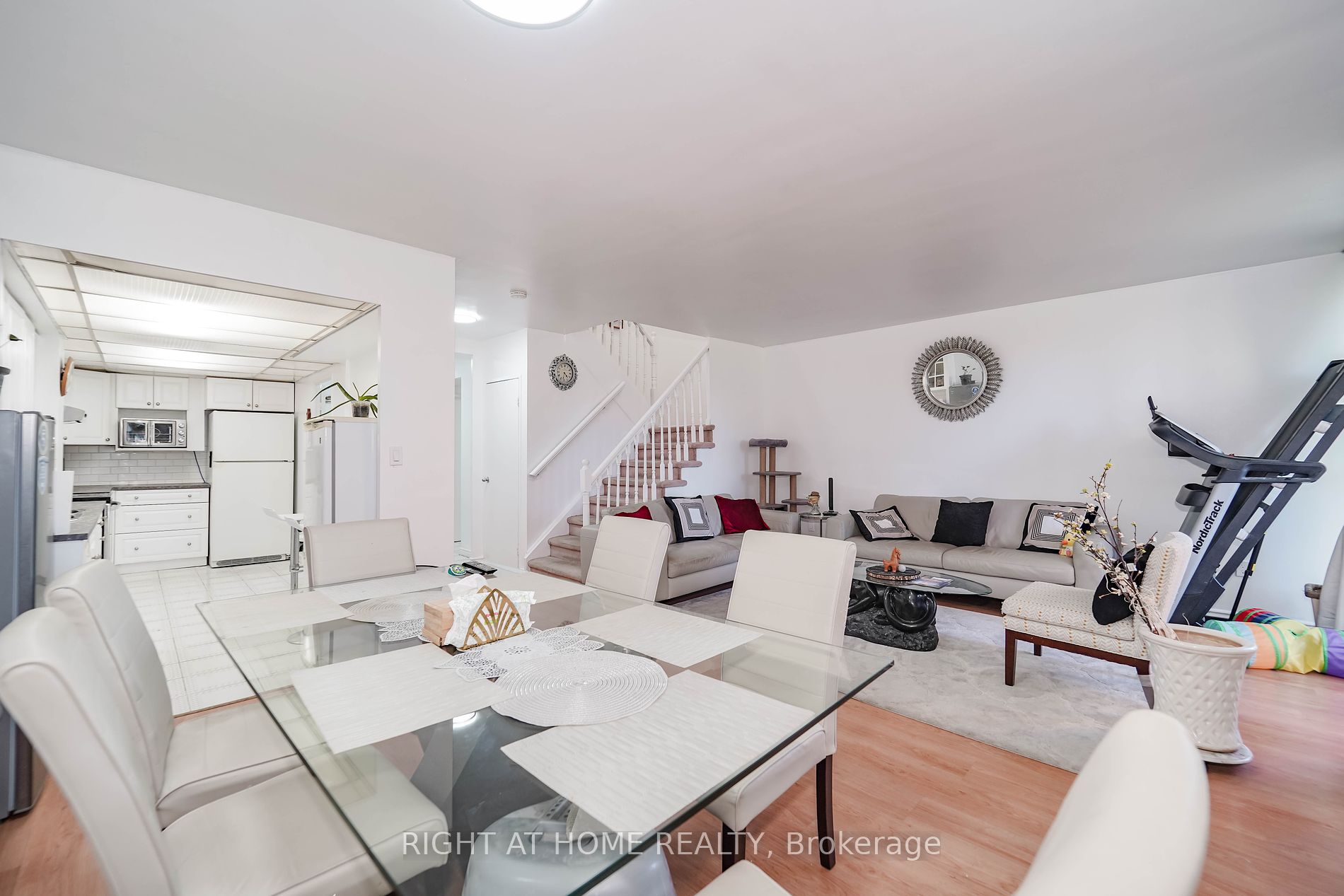 10 Crescent Town Rd 303