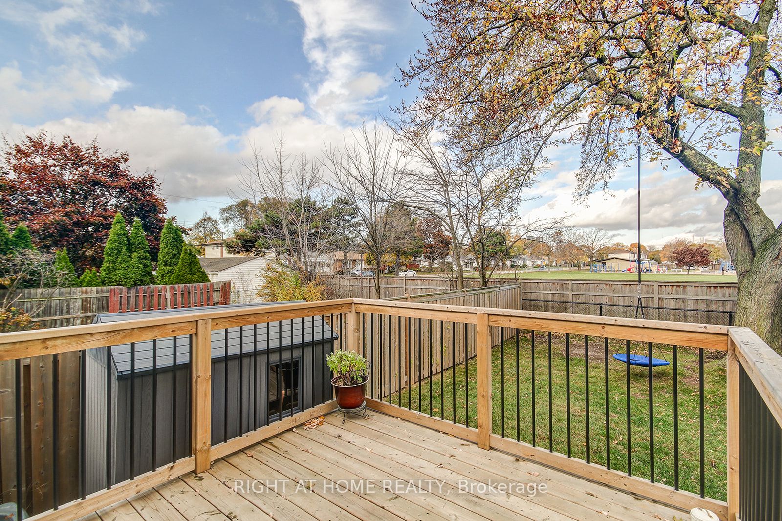 631 E Queensdale Ave Upper