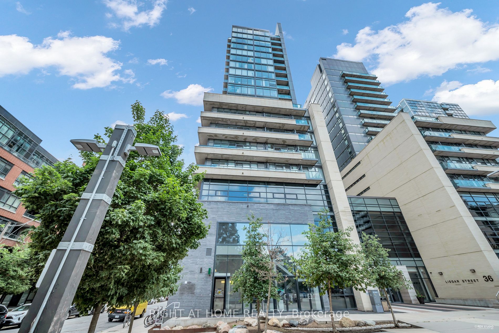 36 Lisgar St 619W